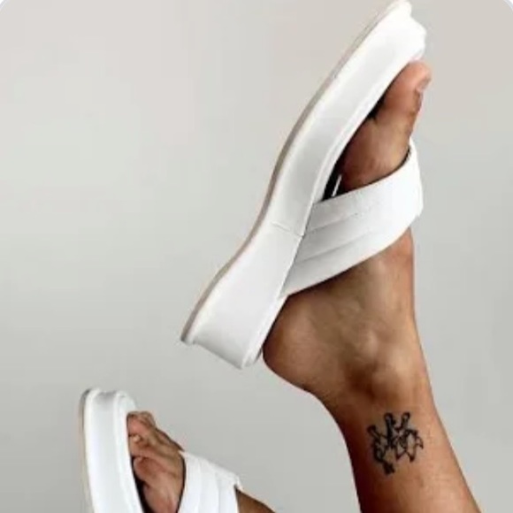 flip flops - Picture 1 of 4